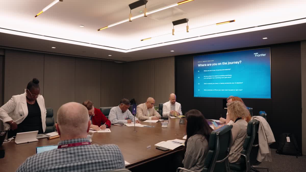 Attendees in a Gradial Frontier working session